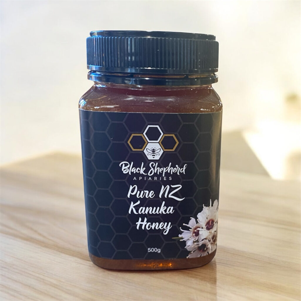 500g jar of pure New Zealand Kānuka honey with golden colour and natural antibacterial properties.